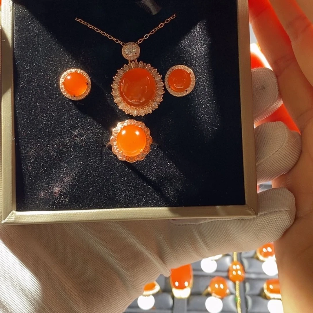 南红玛瑙银S925镶嵌颈饰