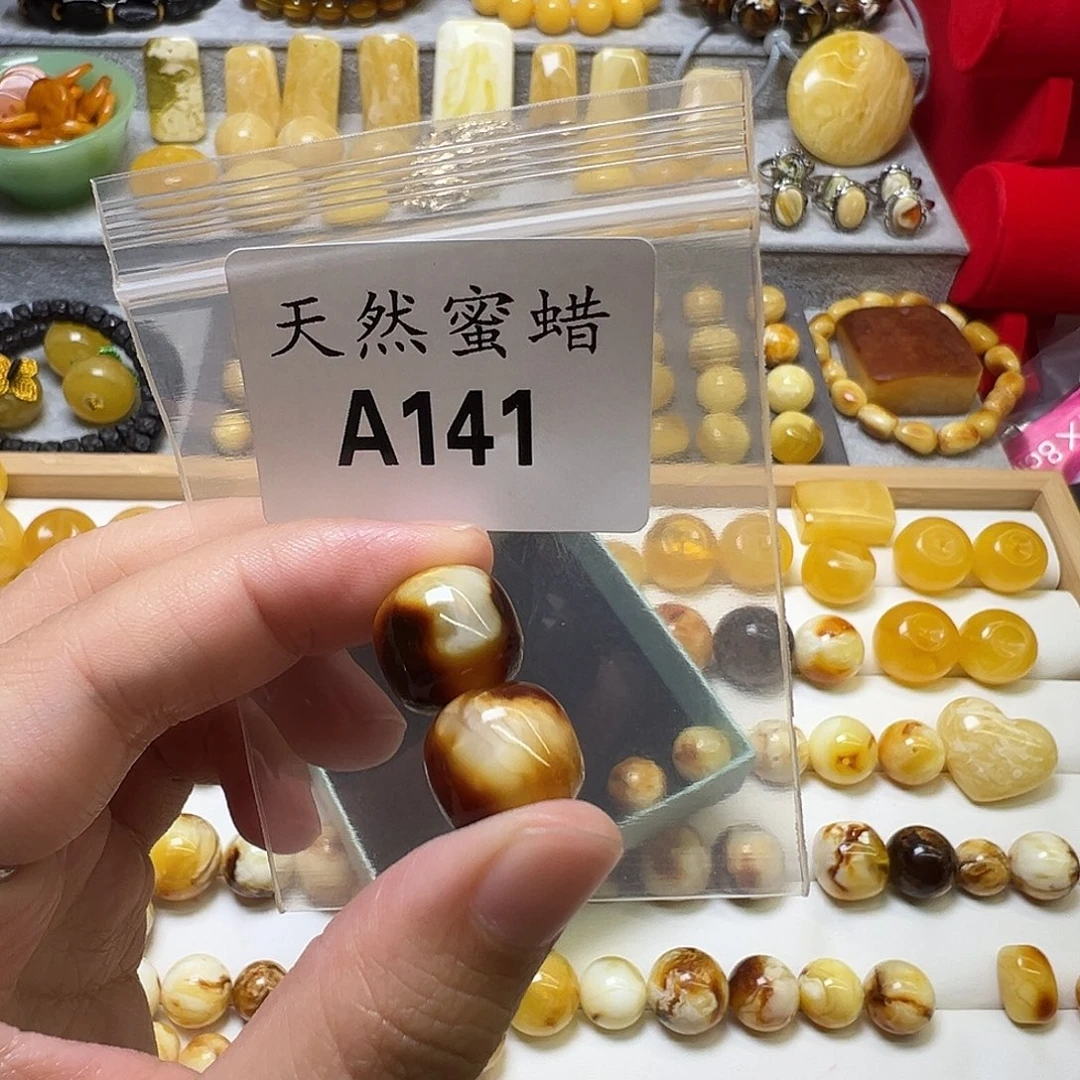 紫***姐蜜蜡未镶嵌裸石141号，13.9mm