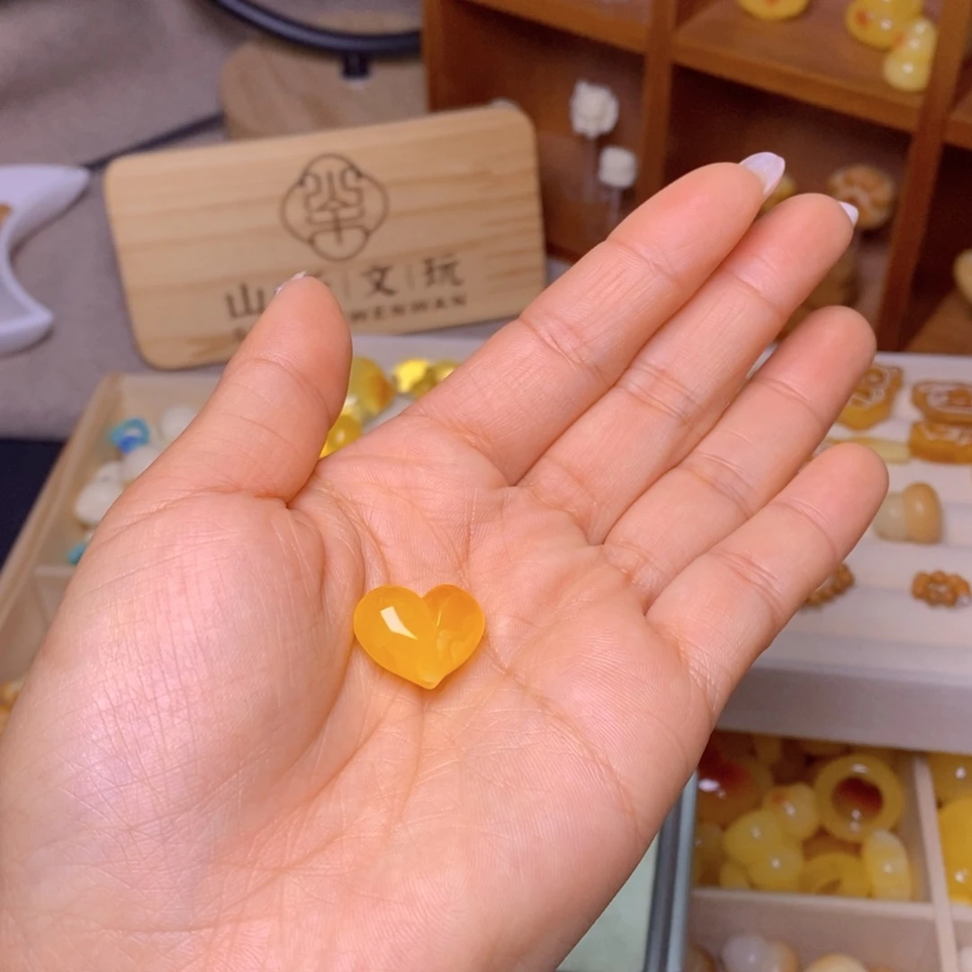 木****吊坠猴头核桃1.35克蜜心