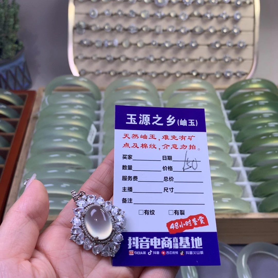 蛇纹石玉颈饰银S925镶嵌茶**?