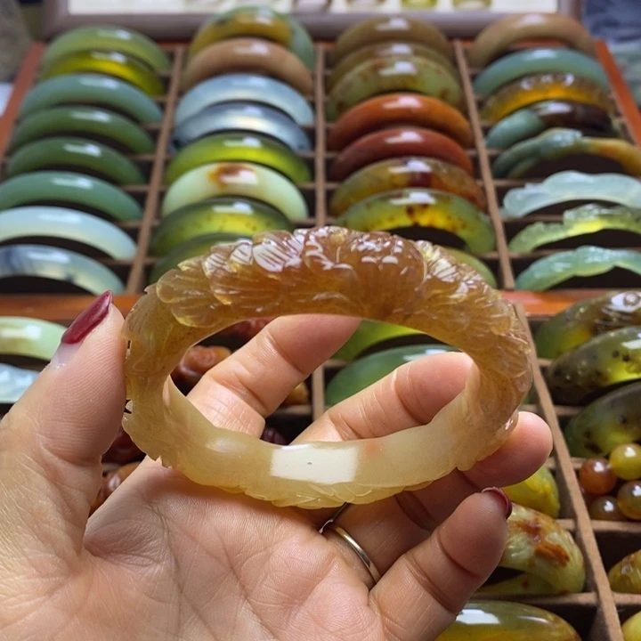 蛇纹石玉手镯未镶嵌如*朝