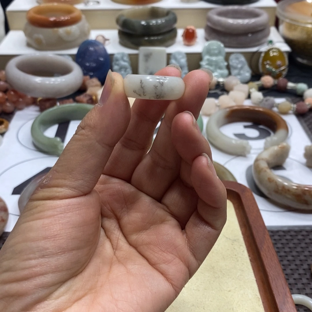 拉***u石英质玉未镶嵌手镯