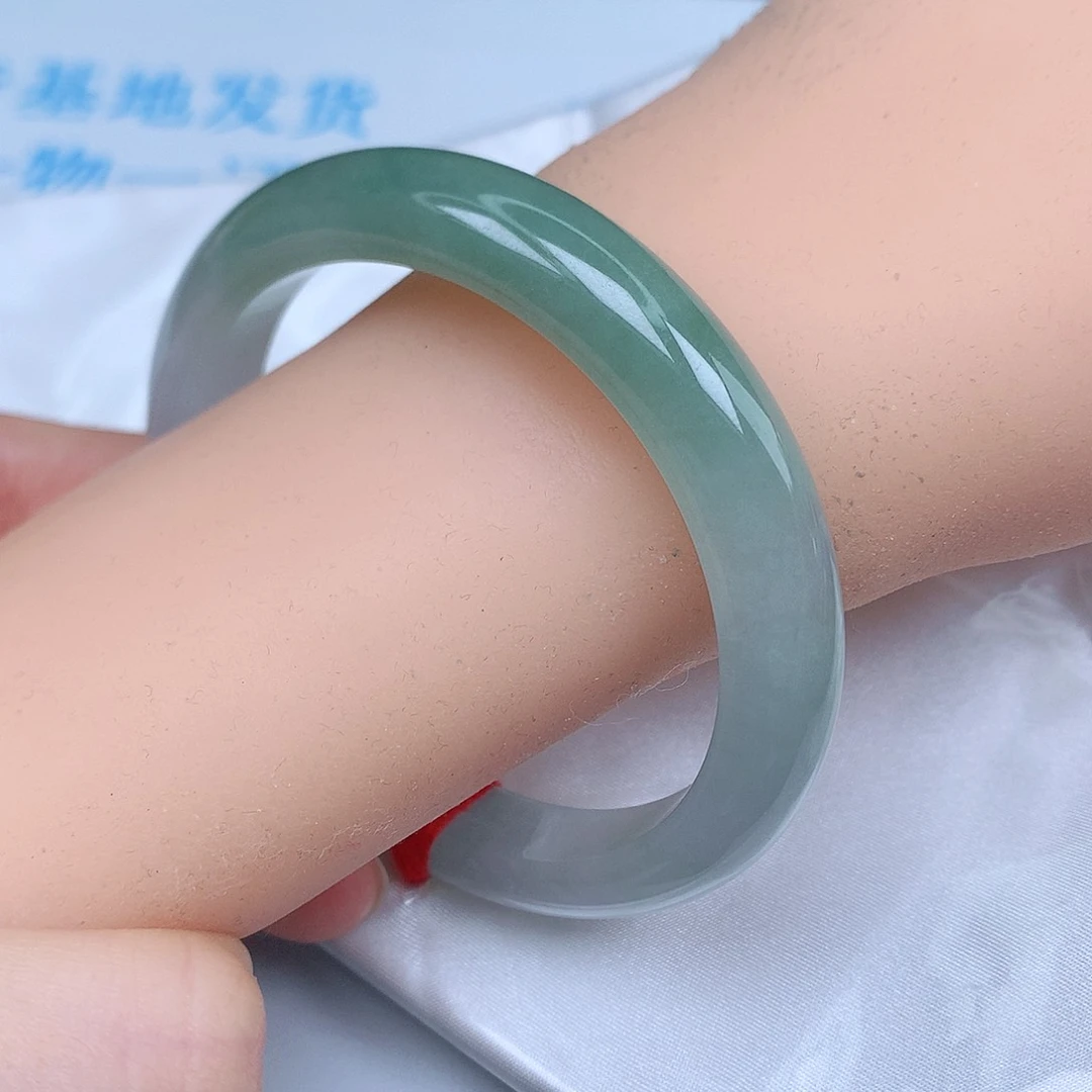 翡翠手镯未镶嵌天然