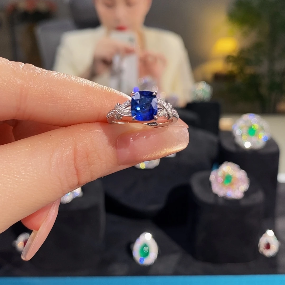 18K金镶嵌戒指蓝宝石1.91ct皇家蓝吉尔徳