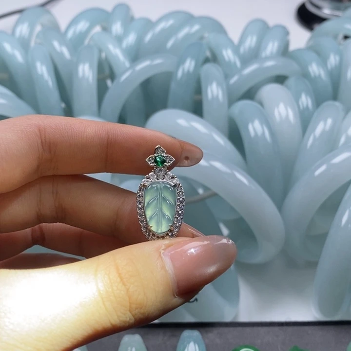 翡翠未镶嵌吊坠(不含链)翡翠