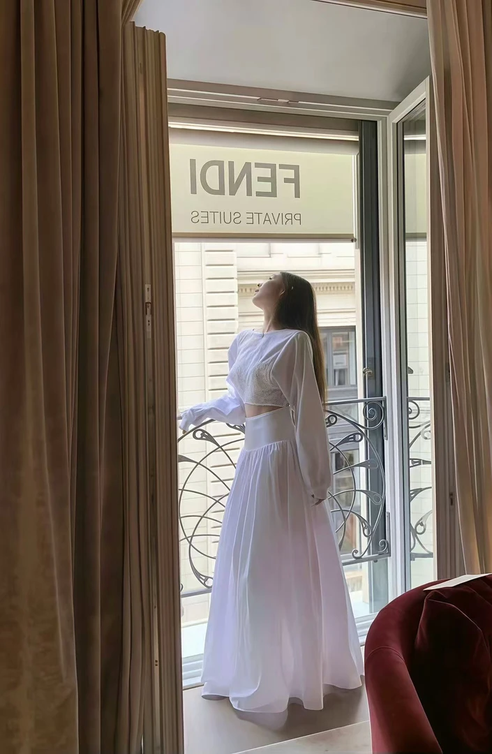 韩系性感女神2025春季新款纯欲收腰显瘦小众上衣配高腰时尚半身裙