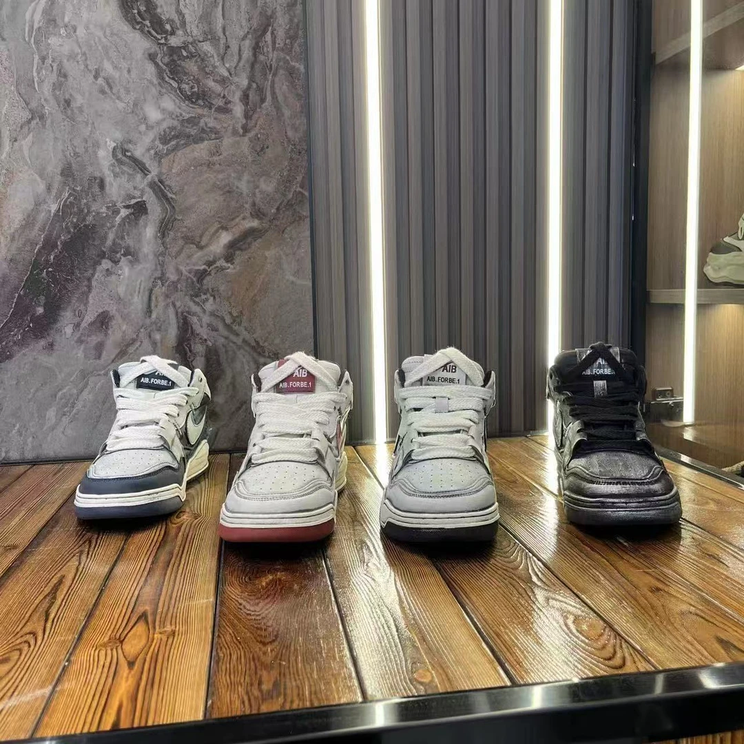 2025年秋季新款潮流百搭舒适轻便透气精致轻奢男士时尚休闲鞋