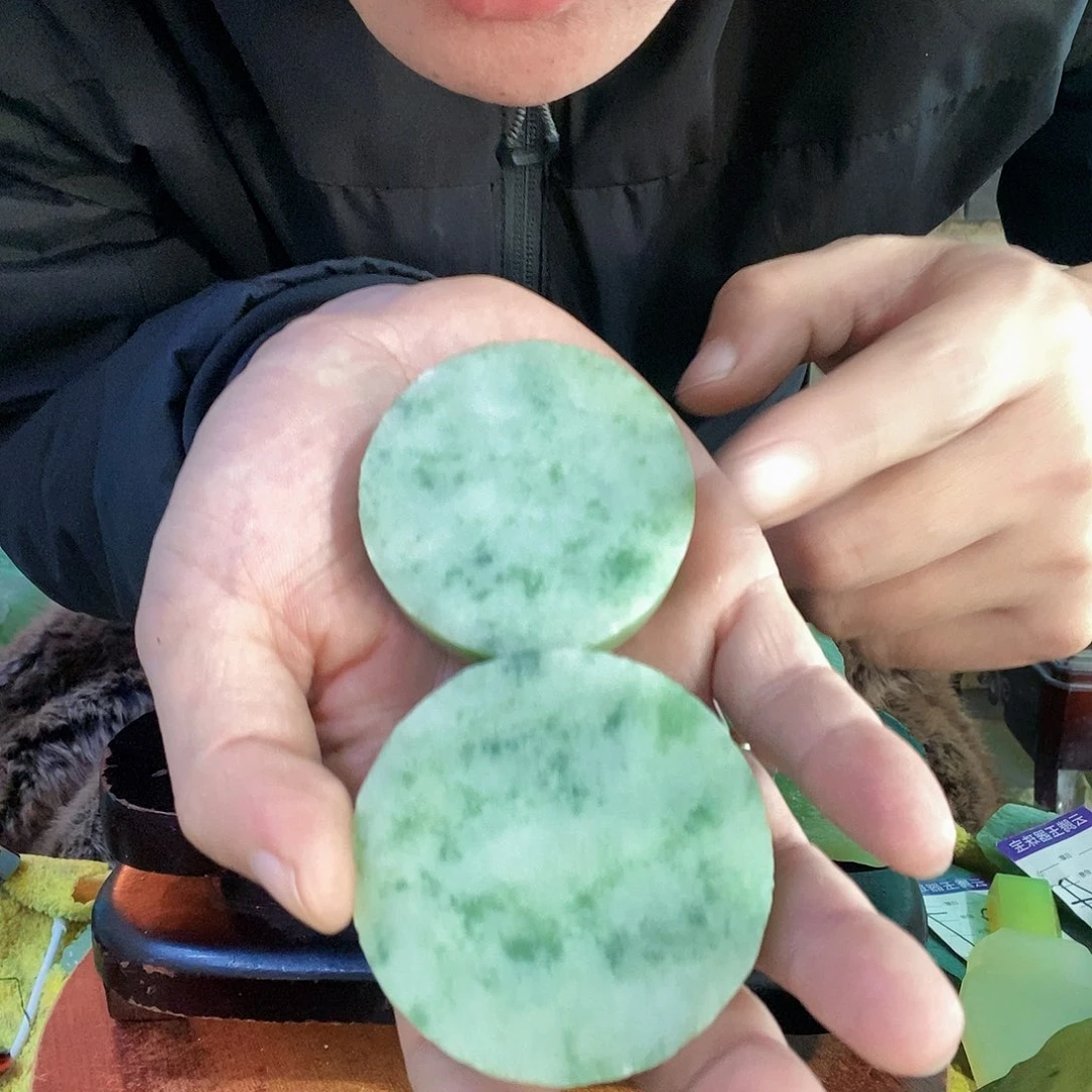 蛇纹石玉未镶嵌珠宝奇石