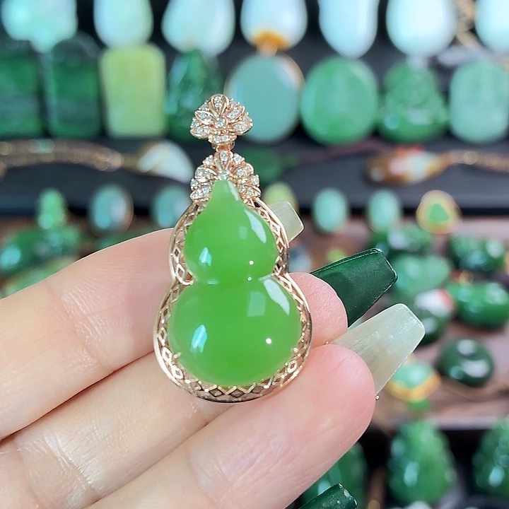 和田玉18K金镶嵌挂件