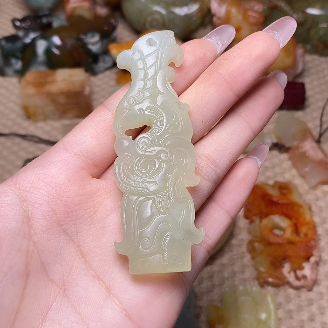蛇纹石玉未镶嵌颈饰