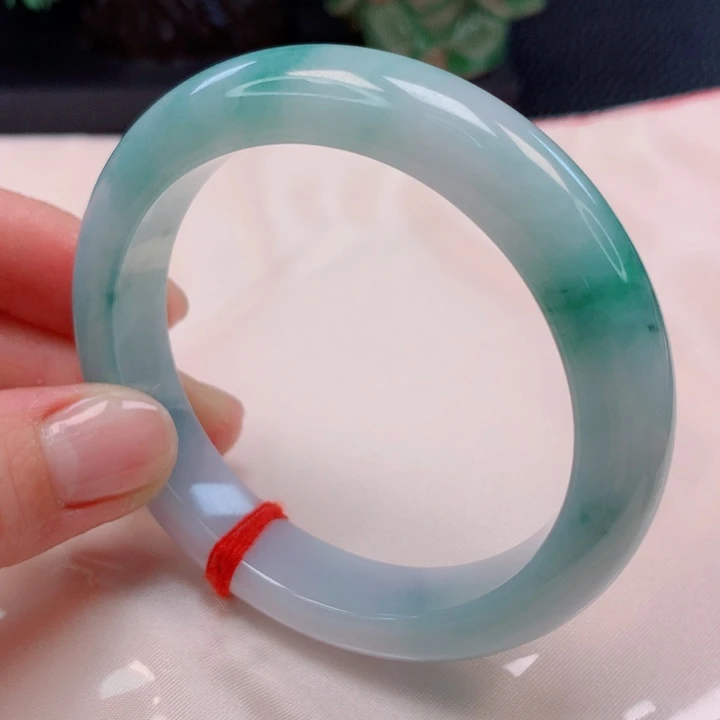 翡翠手镯未镶嵌56。57