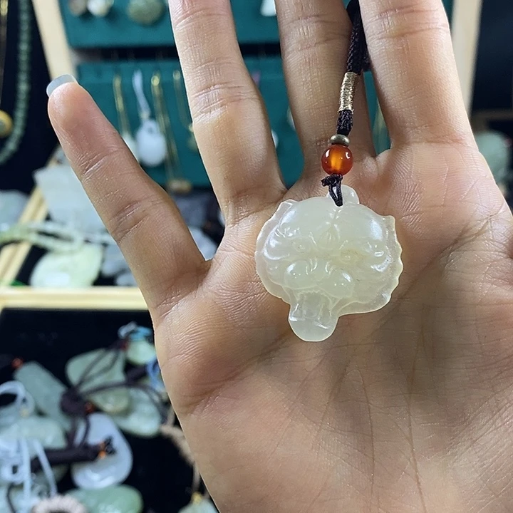 和田玉未镶嵌吊坠(赠链)