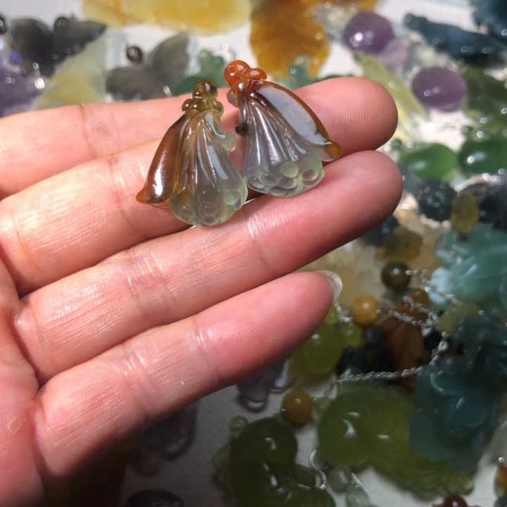 浮***）蛇纹石玉未镶嵌耳坠