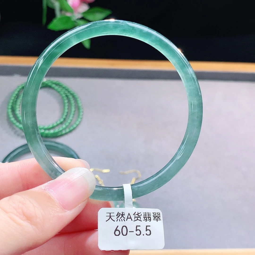 未镶嵌手镯（圆镯）翡翠