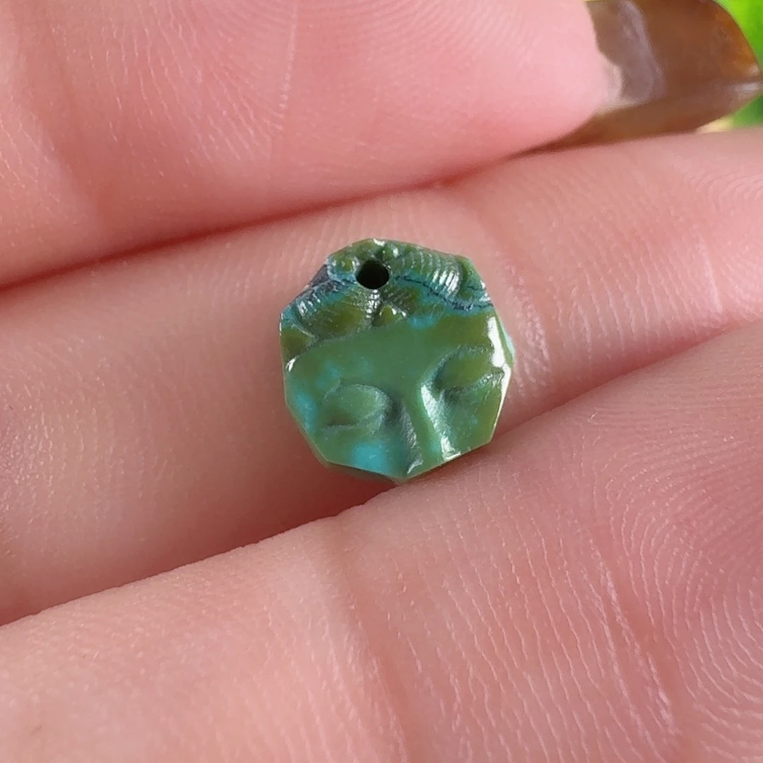 绿松石未镶嵌颈饰