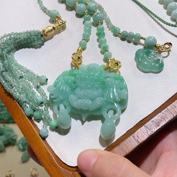 翡翠未镶嵌颈饰翡翠吊坠