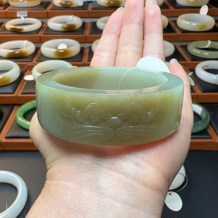未镶嵌手镯和田玉