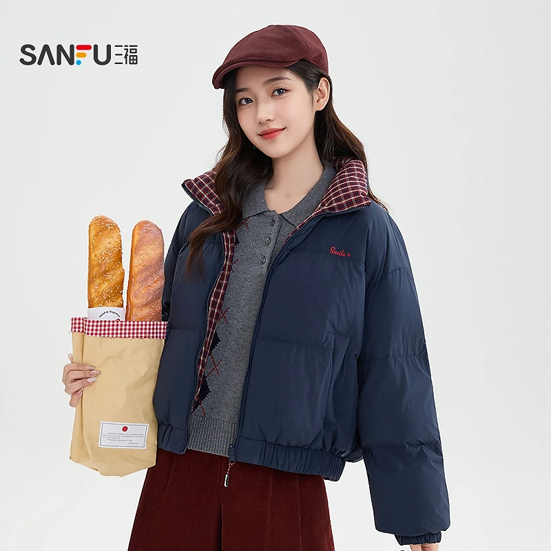 三福羽绒服2025冬季蝴蝶结英文撞色格子双面穿外套女装850076