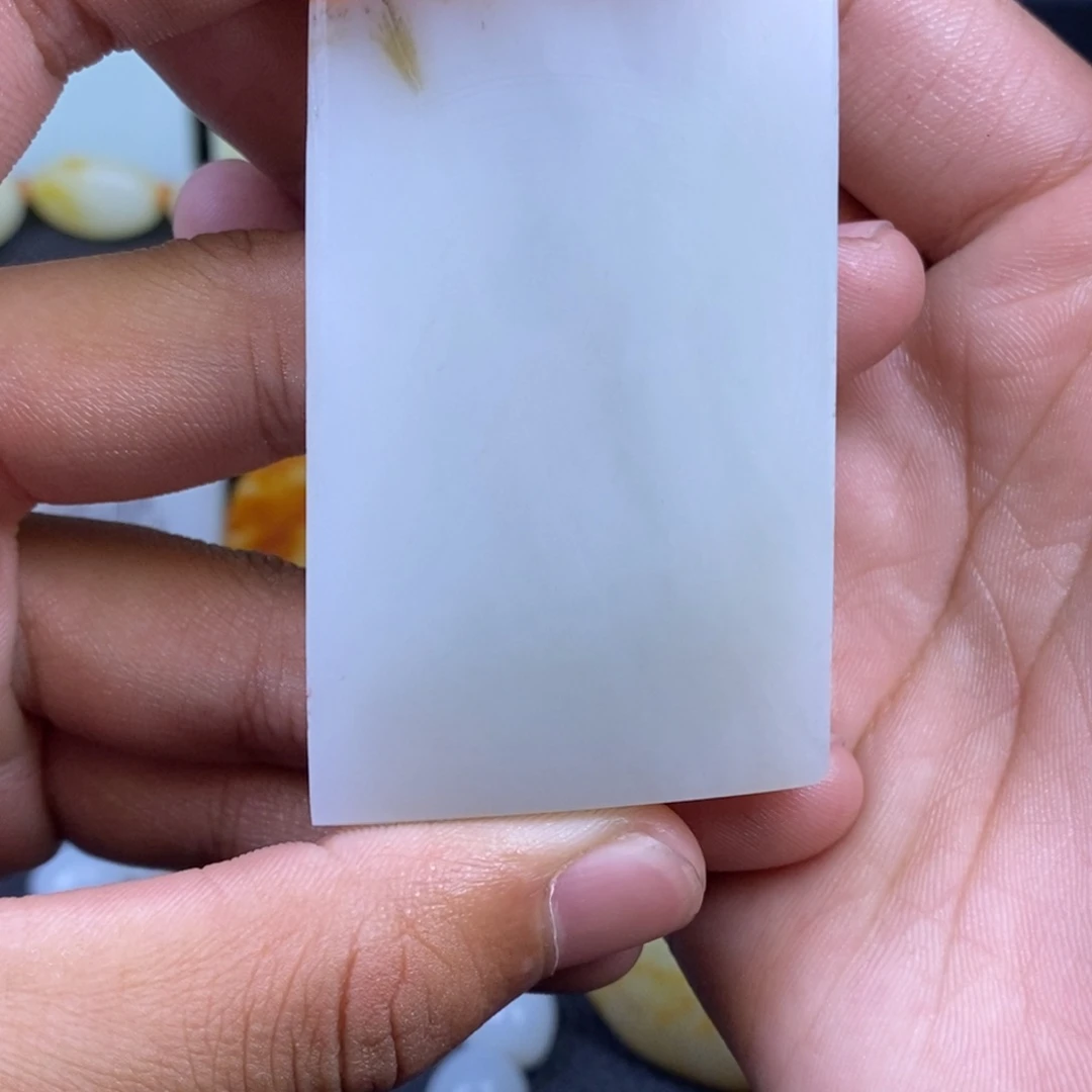 未镶嵌吊坠定制和田玉佳*。