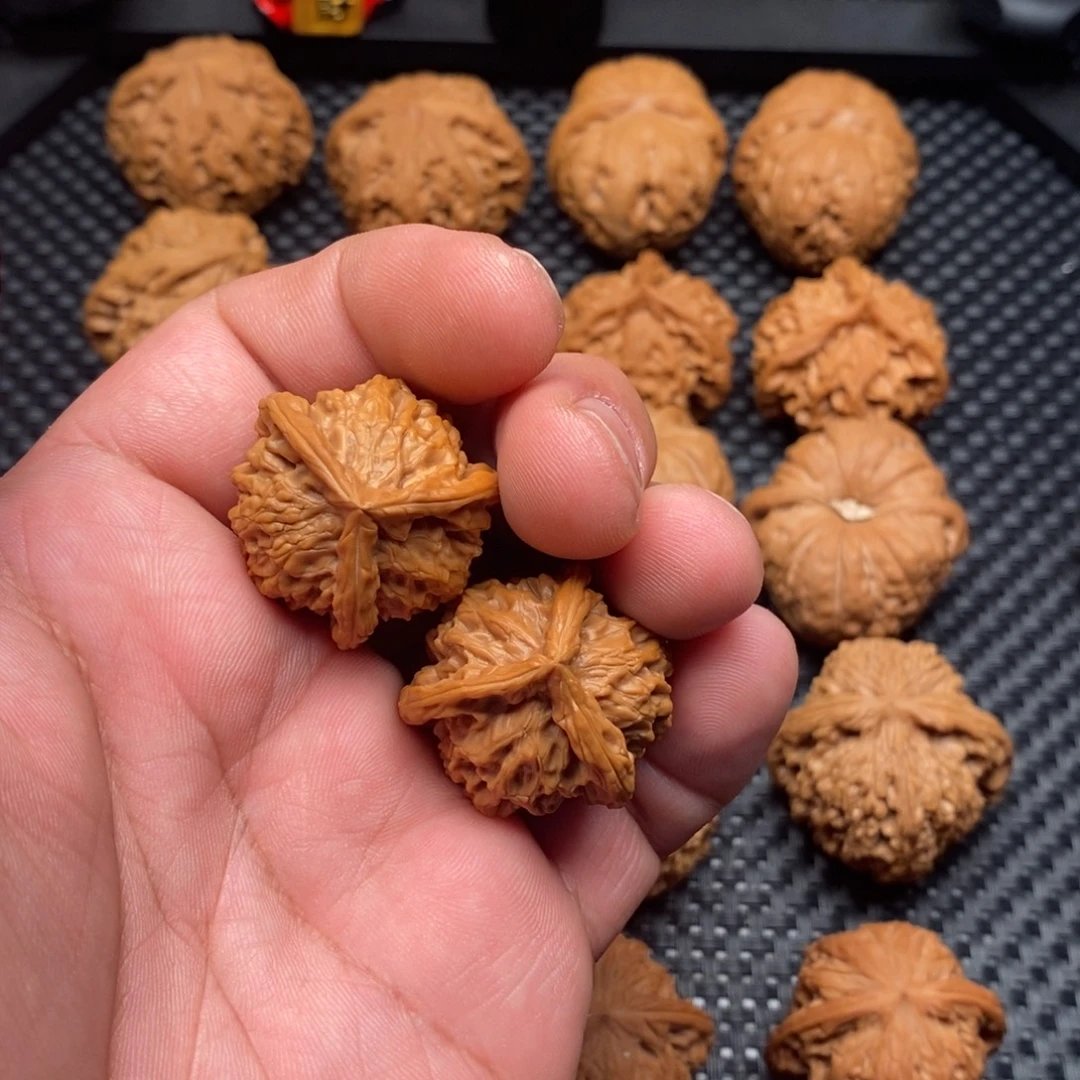 R***y文玩核桃把件全品三棱31尺