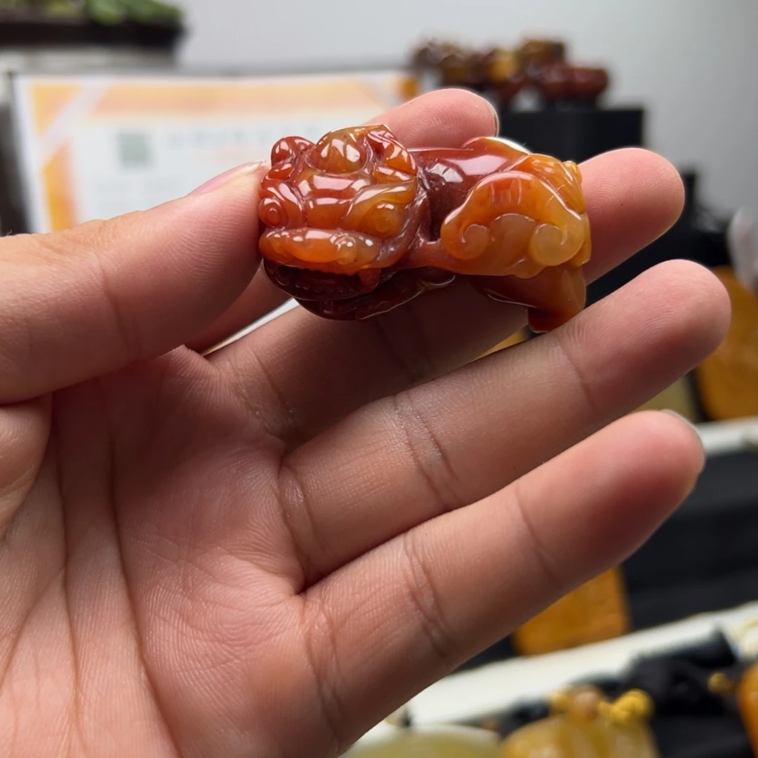 未镶嵌石英质玉（黄龙玉）黄龙玉