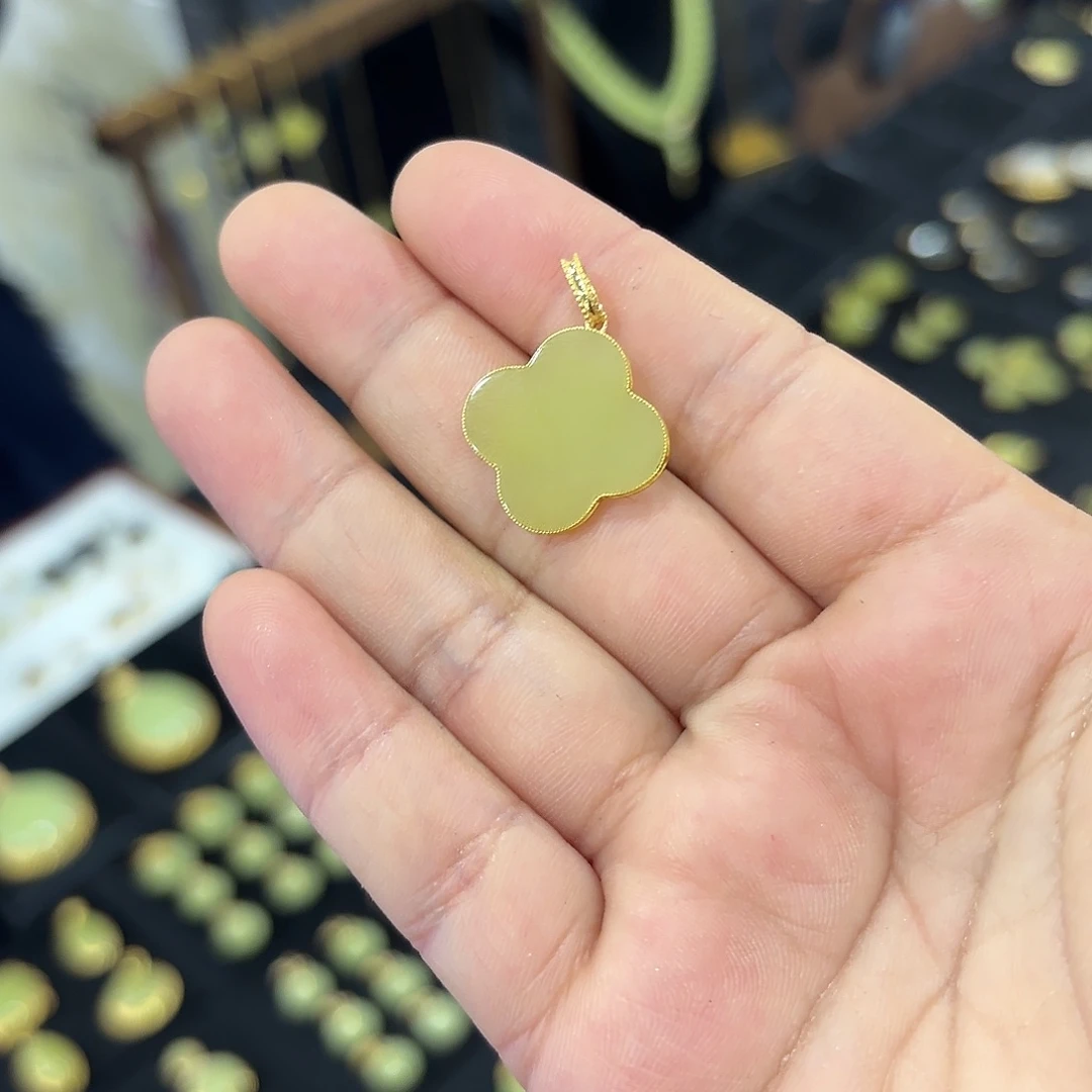 和田玉和田玉多样性发货拍一发一未镶嵌?**?