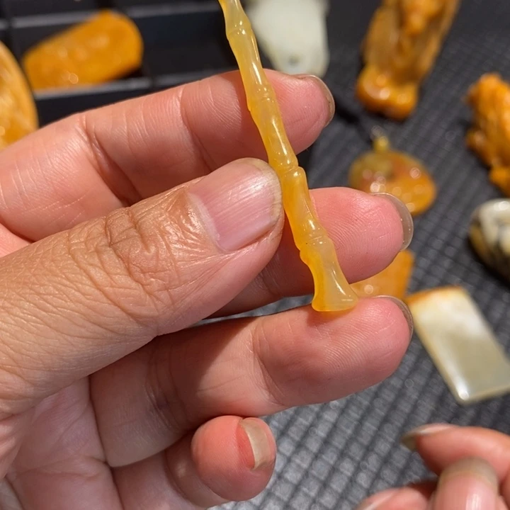 合金石英质玉（黄龙玉）颈饰