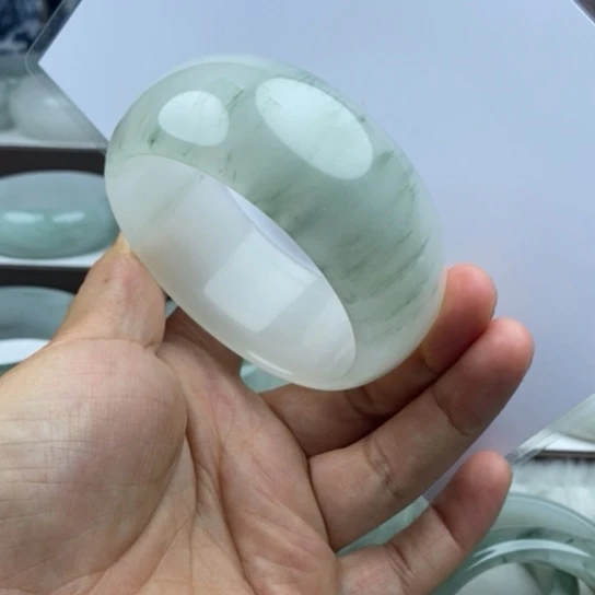 未镶嵌手镯石英质玉（金丝玉）