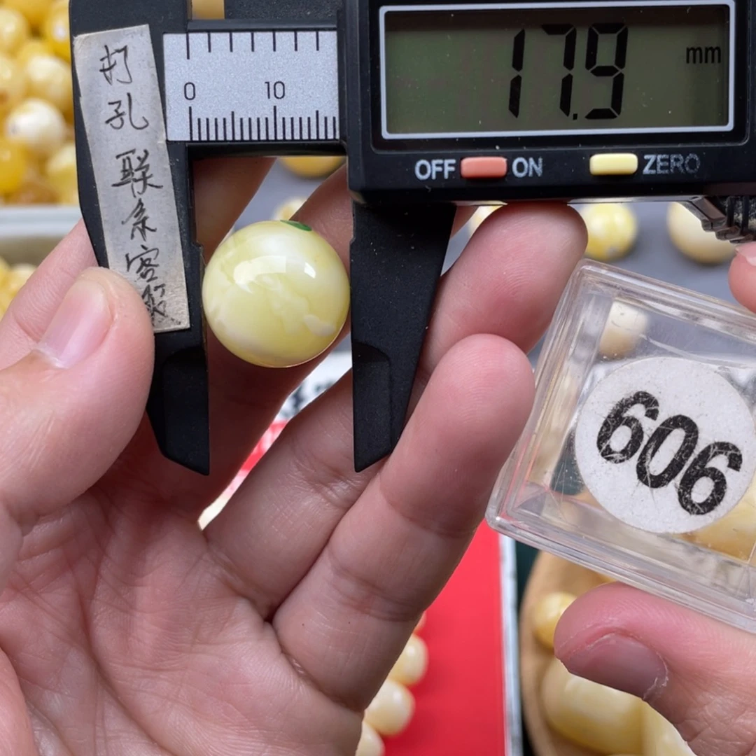 蜜蜡珠宝奇石未镶嵌