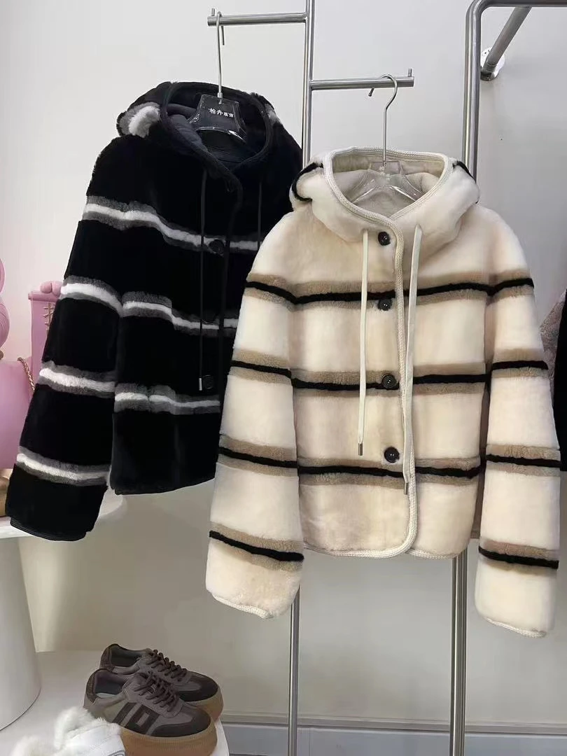 【柏卉服饰】连帽条纹皮毛一体