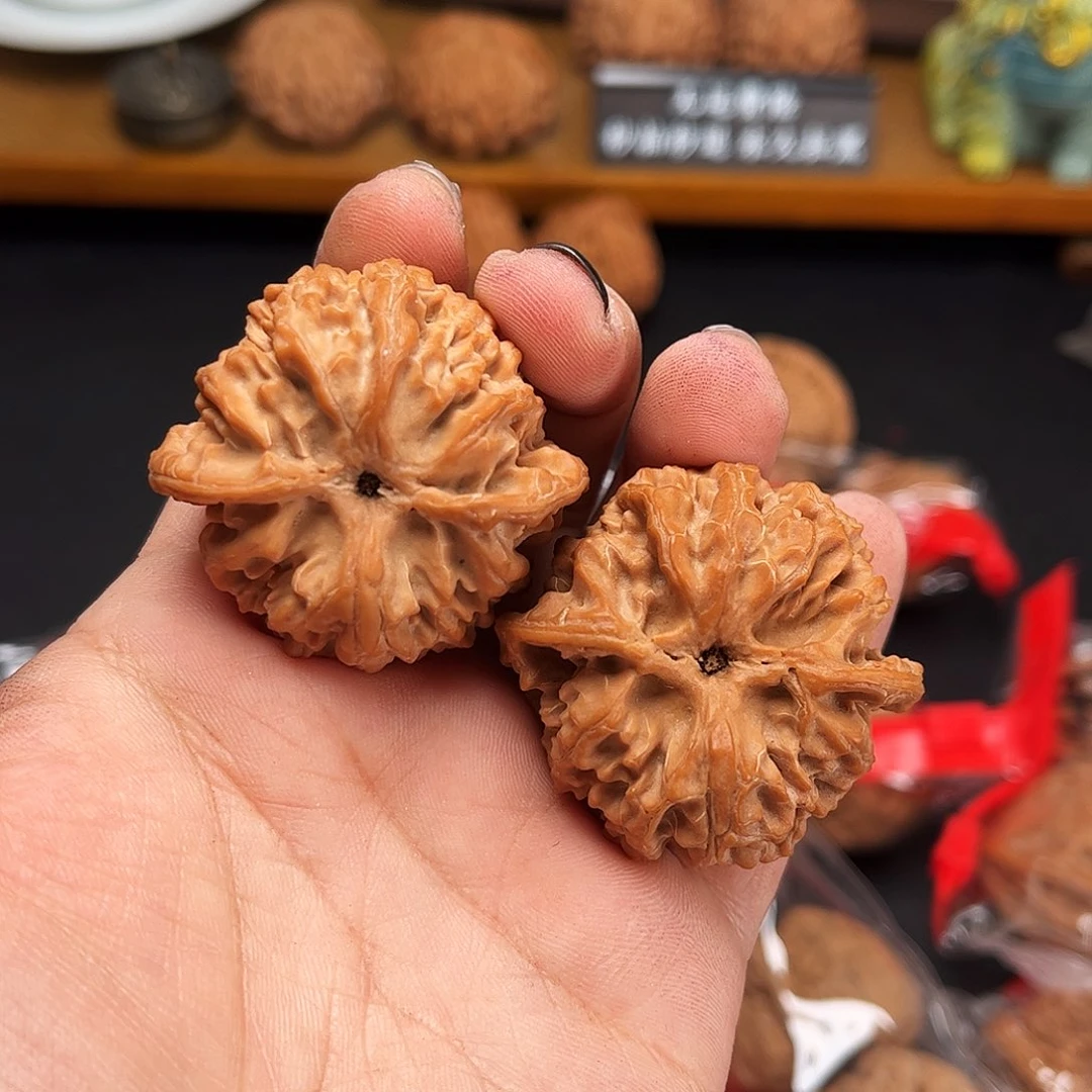 韩***俊文玩核桃吊坠苹果园130