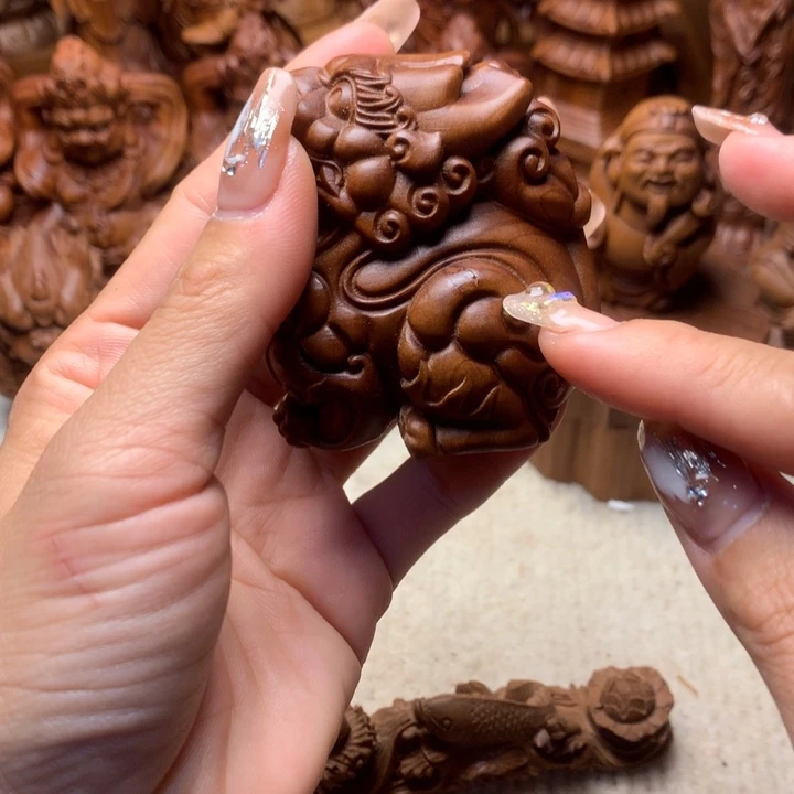 檀香木其他老山檀香手把件瑕疵