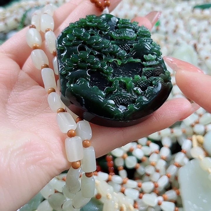和田玉未镶嵌颈饰