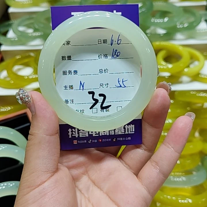 ****࿐岫玉未镶嵌手镯拍一发一