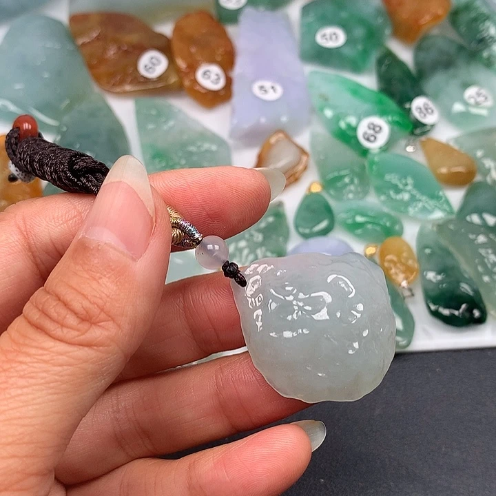 翡翠未镶嵌颈饰随型