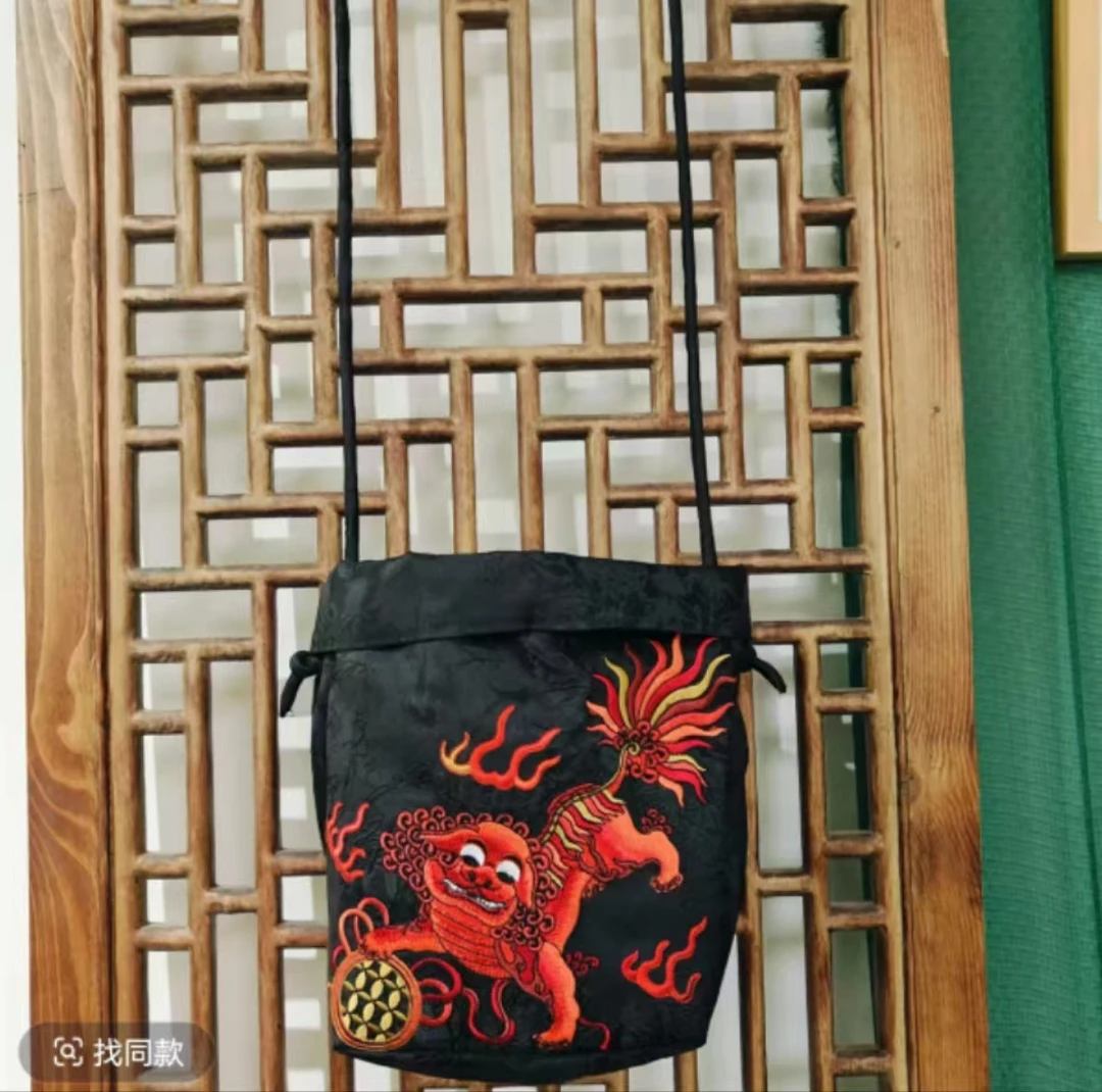 凤徕兮私人定制黑提花底红狮子刺绣系绳肩带包包 ( LB008-3)红