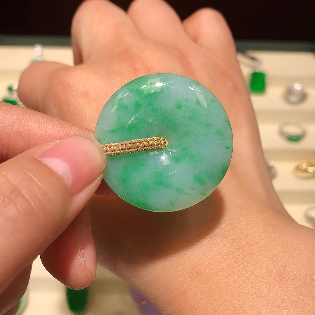 翡翠未镶嵌颈饰缅料