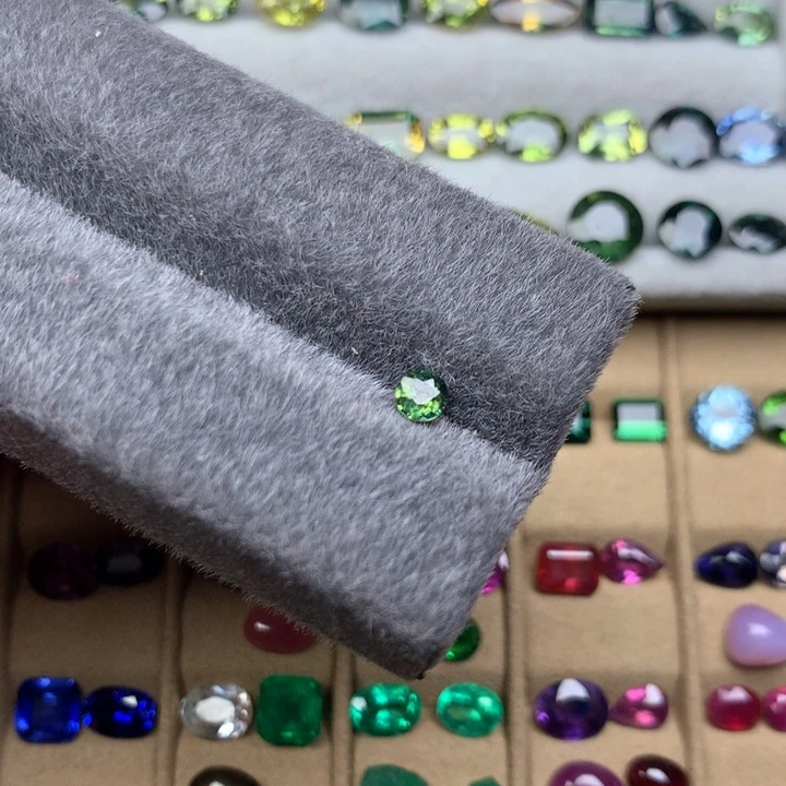 蓝宝石裸石未镶嵌