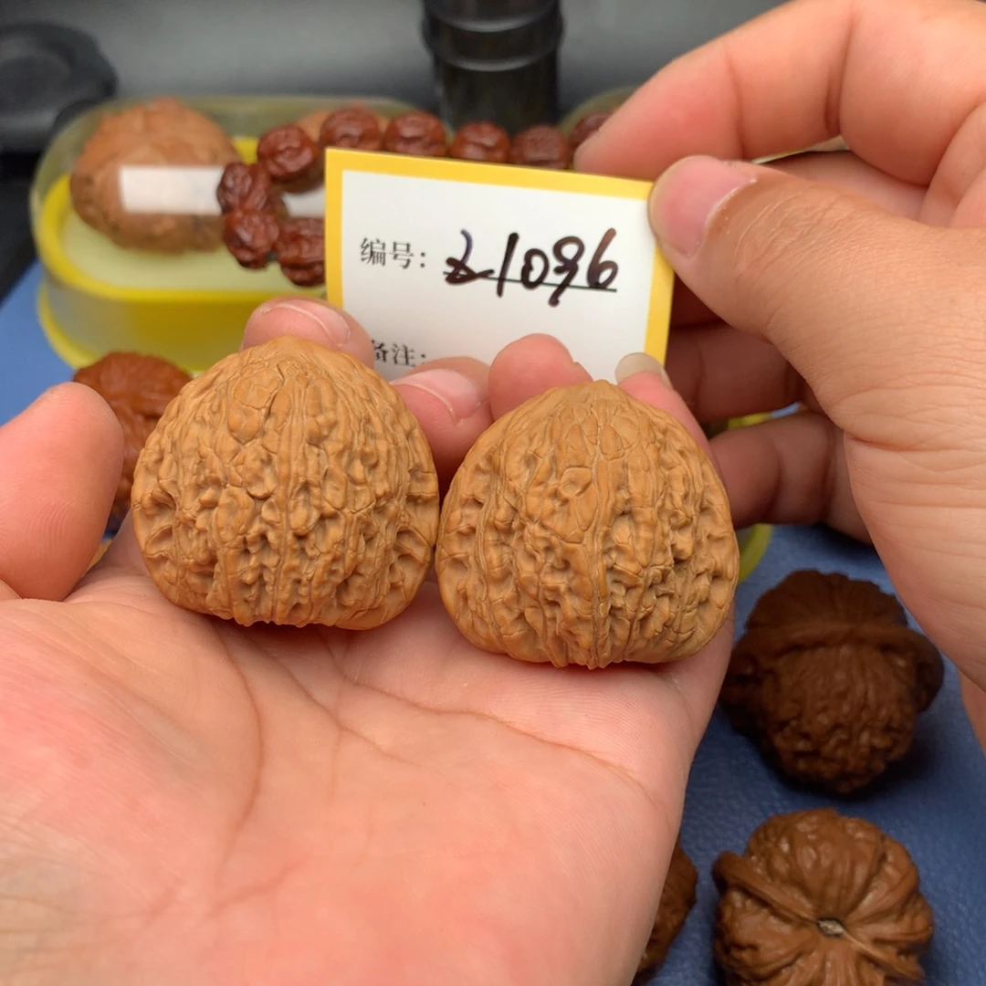 文玩核桃把件40.5绣球1096