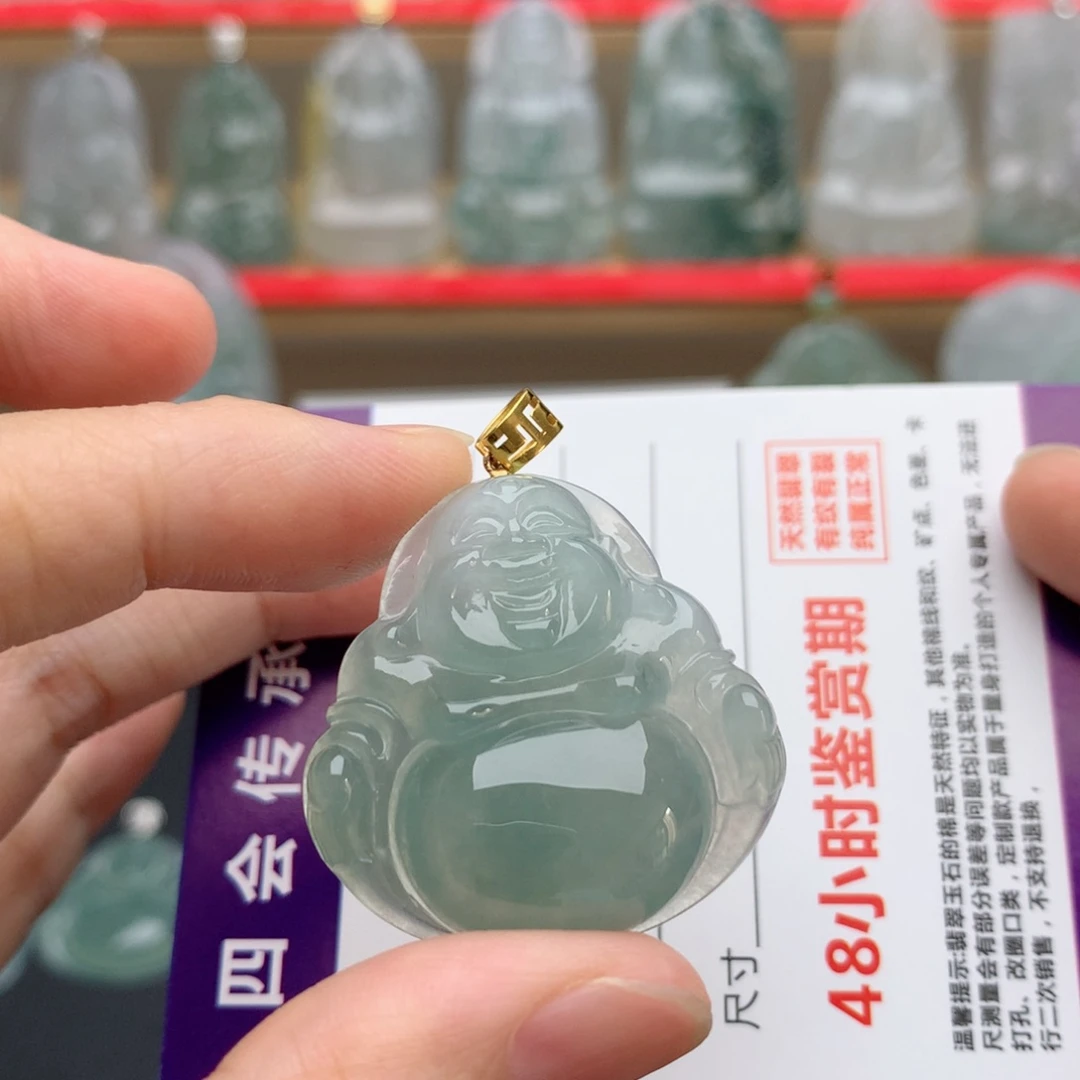 饿***鱼翡翠18K金镶嵌颈饰佛