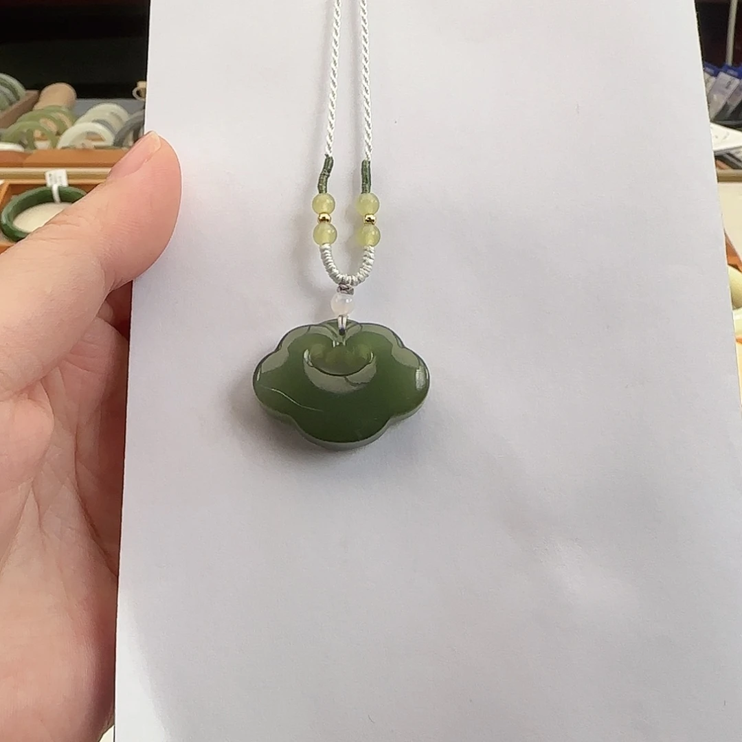 和田玉未镶嵌颈饰如意锁