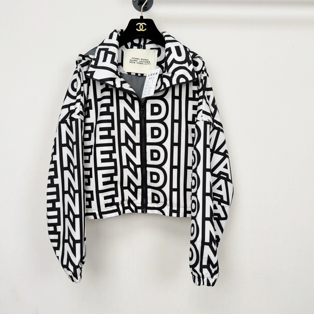 99新 FENDI/芬迪 外套 S码 专柜1万多 胸围146 衣长46