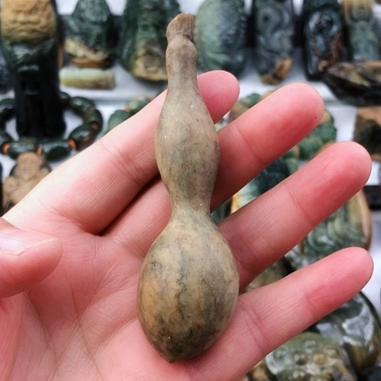 未镶嵌岫岩河磨玉（透闪石质玉）把件