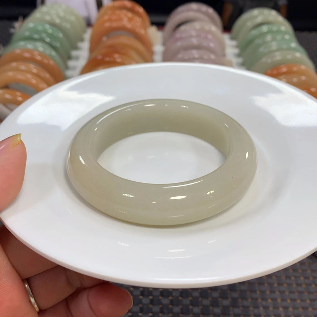 石英质玉（佘太翠）未镶嵌手镯漏55.9豆青13号