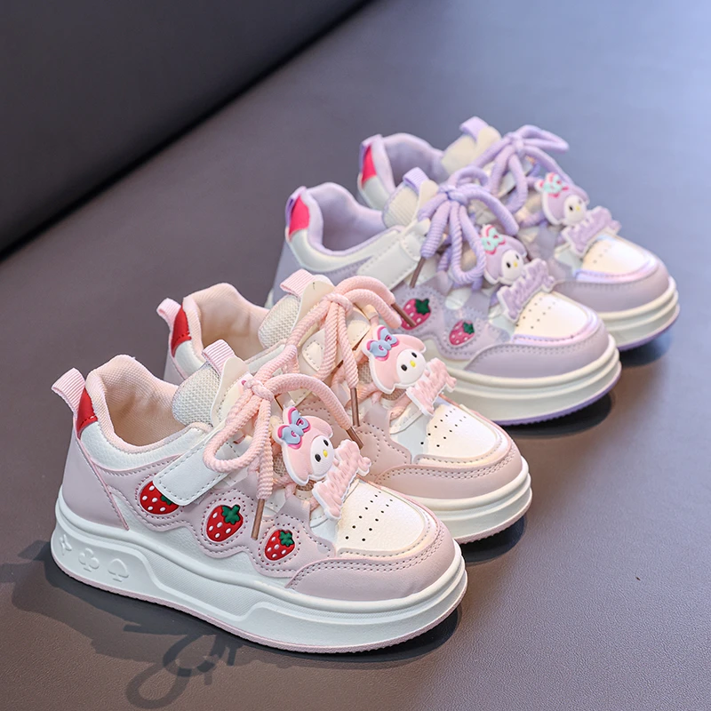 2025春季新款运动鞋皮面可爱洋气学生草莓卡通防滑超软女童板鞋