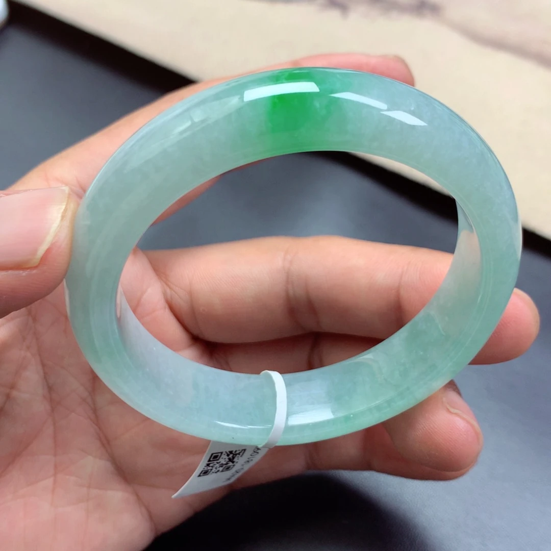 翡翠手镯未镶嵌缅甸翡翠