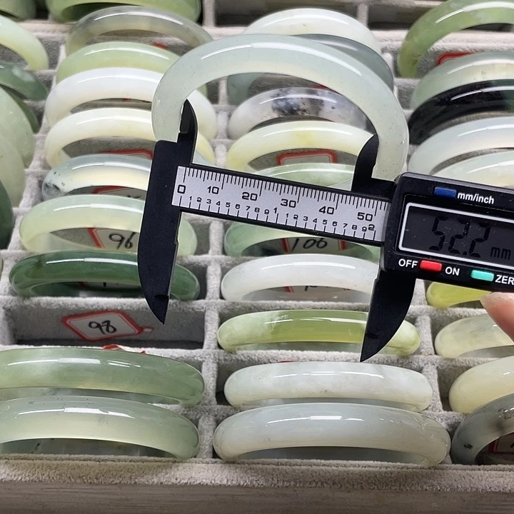 未镶嵌蛇纹石玉手镯98
