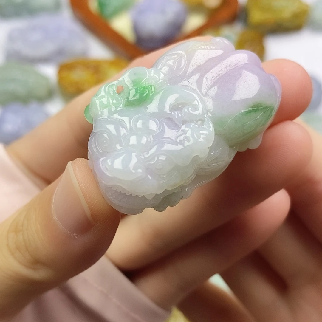 翡翠未镶嵌颈饰貔貅