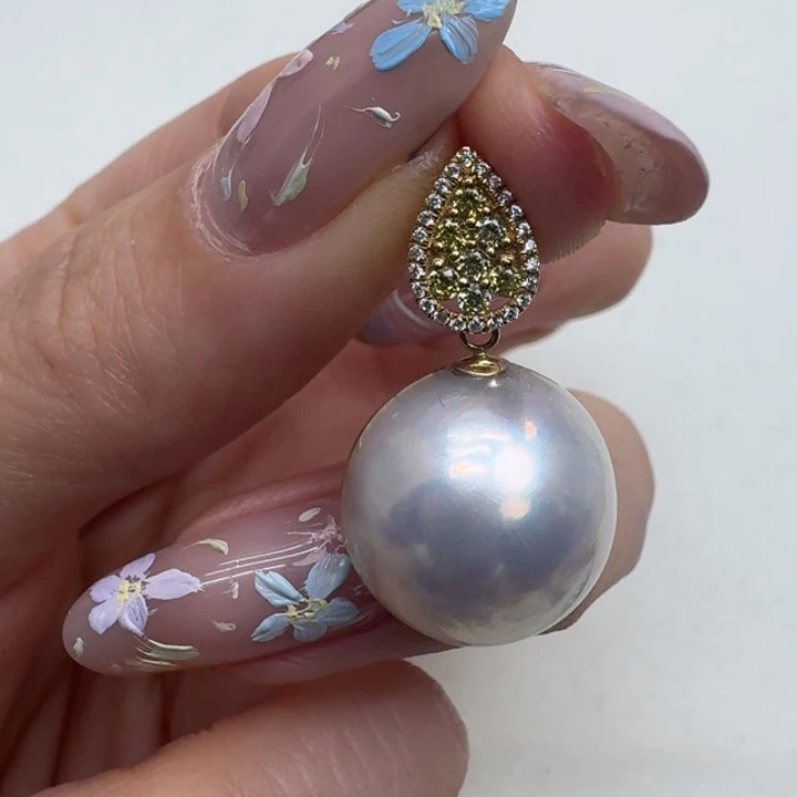 18K金镶嵌拼合珍珠（马贝珠）颈饰