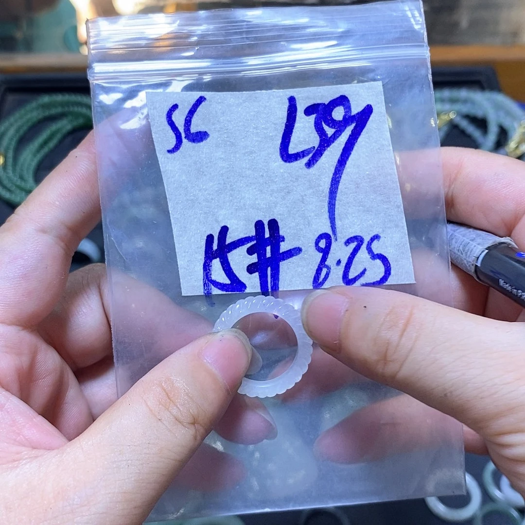 未镶嵌定制翡翠乐*敦
